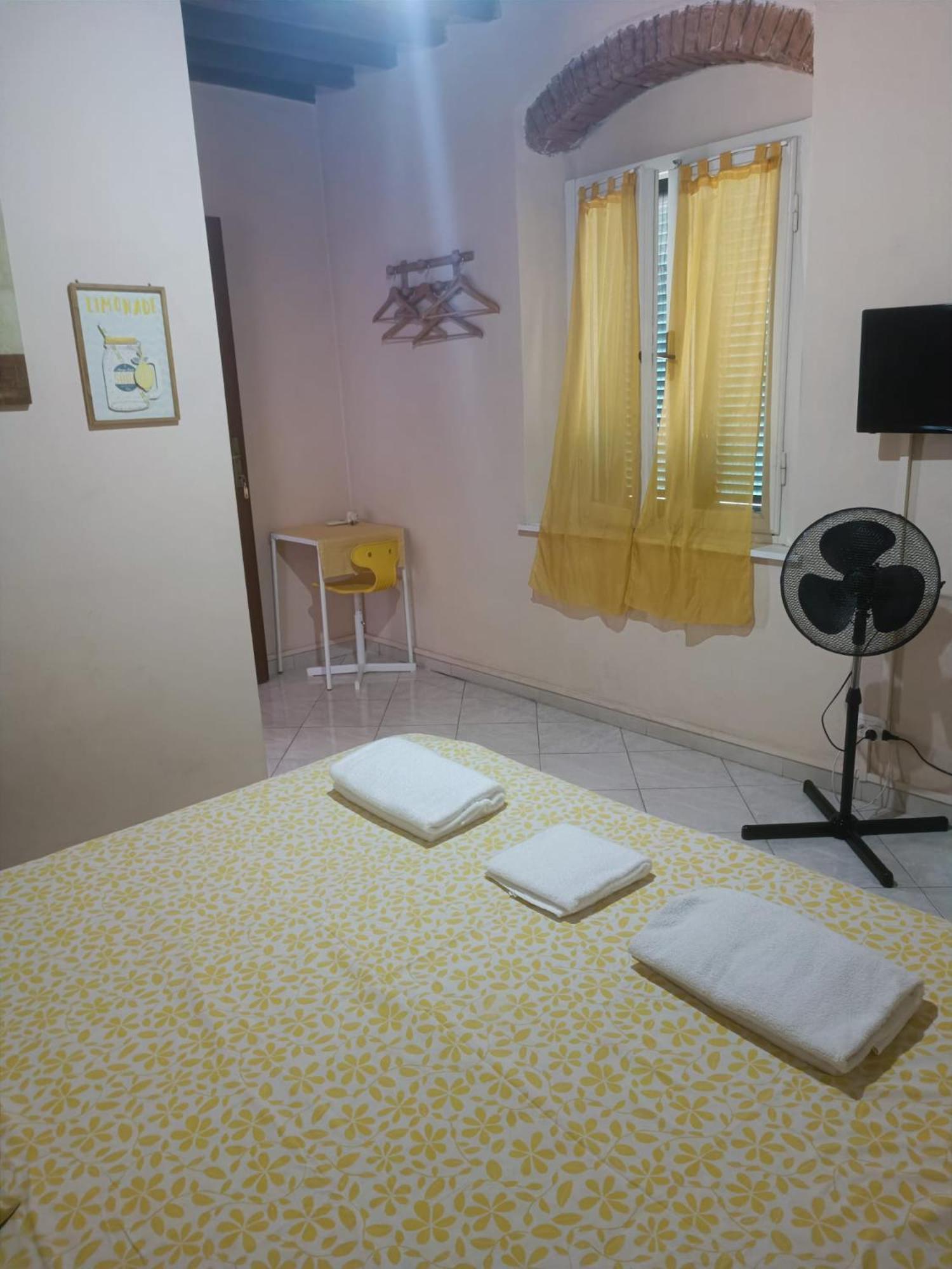 Hotel Smile Tower House Pisa Esterno foto